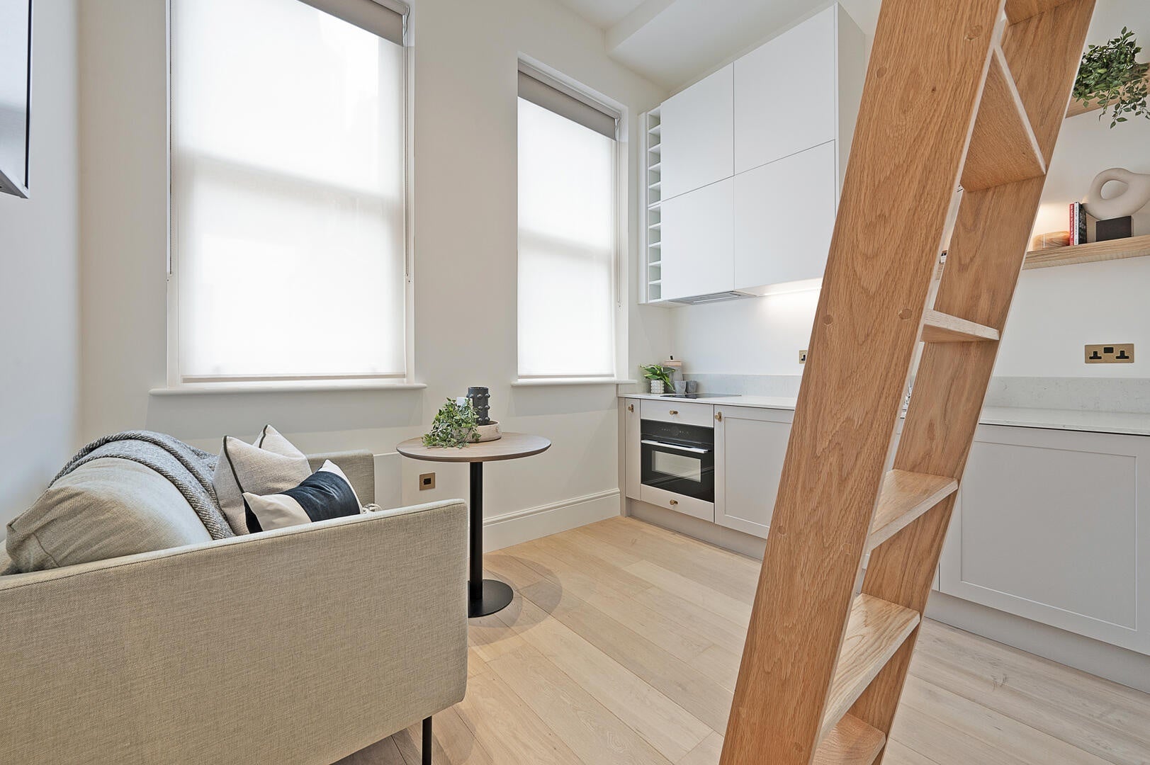 Flat Bramham Gardens in Greater London