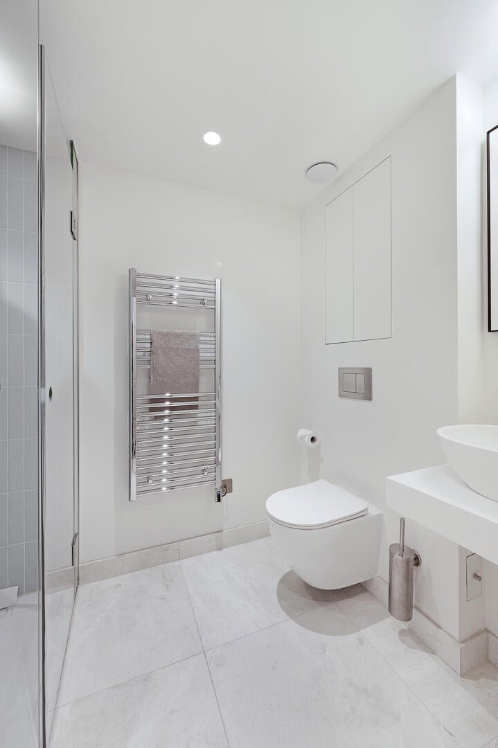 Flat Bramham Gardens in Greater London