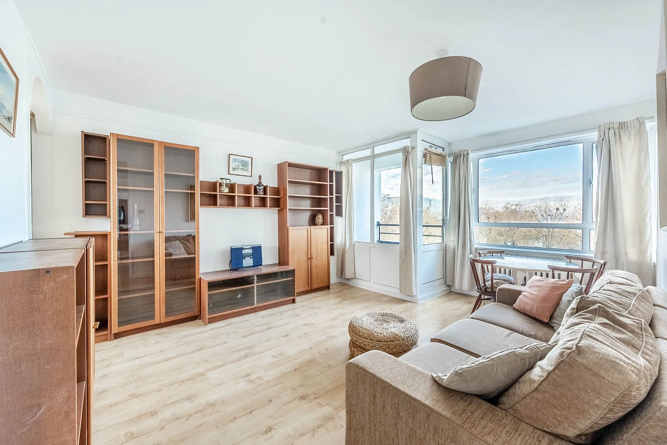 Flat Churchill Gardens Road in City of Westminster