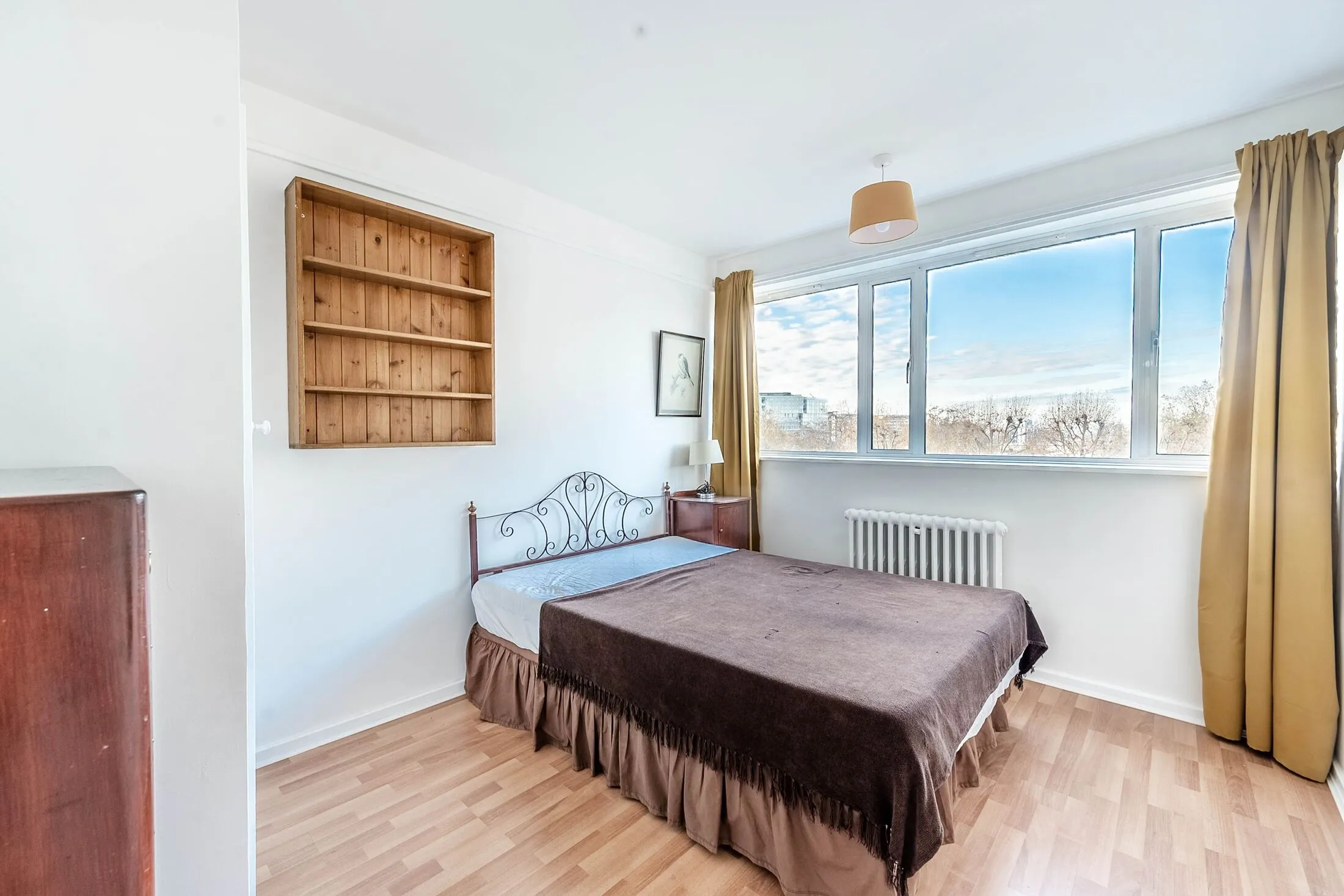 Flat Churchill Gardens Road in City of Westminster