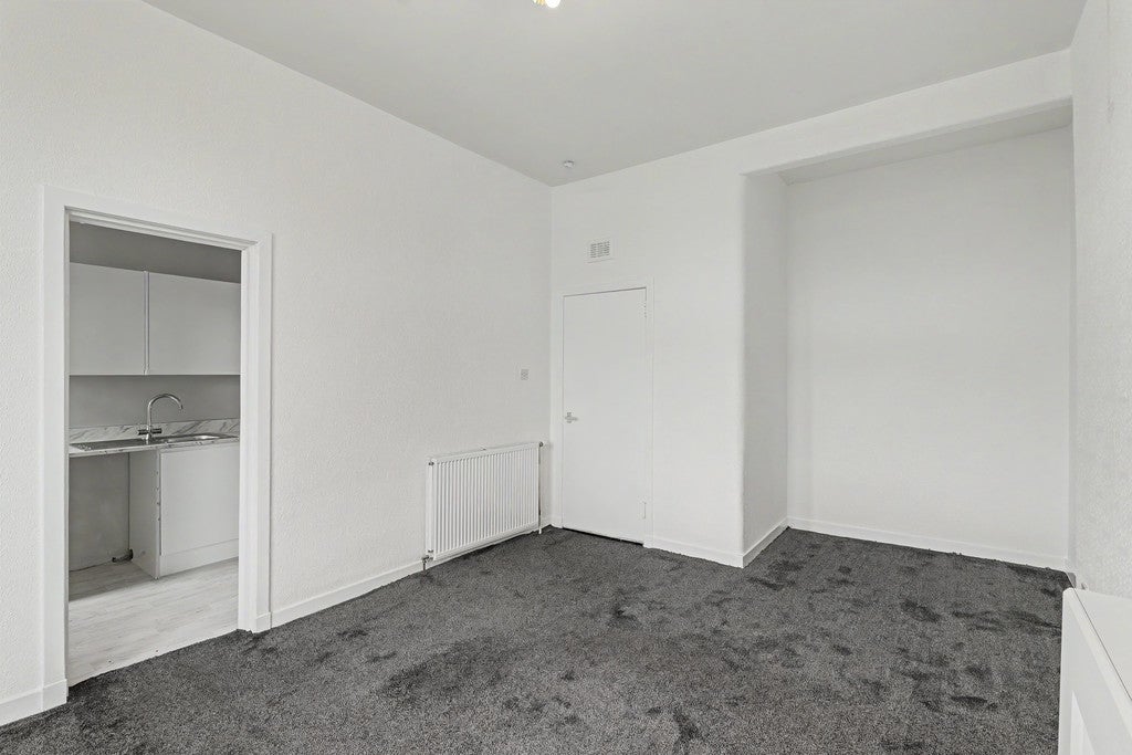 Flat Academy Street in Glasgow