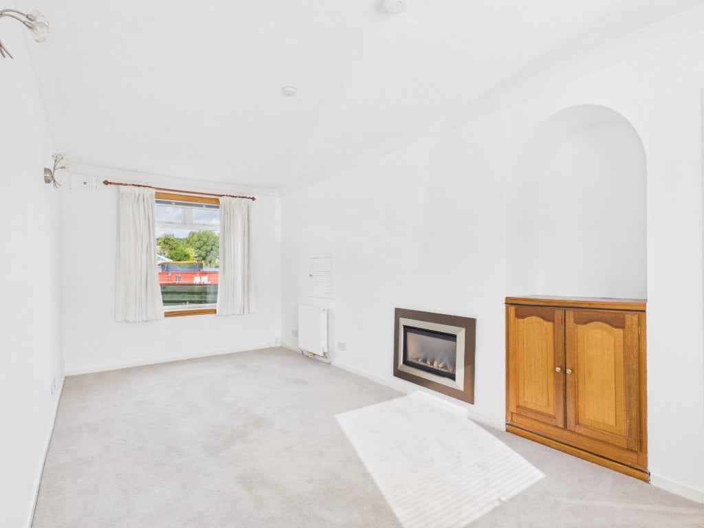 House Broomhall Crescent in City of Edinburgh