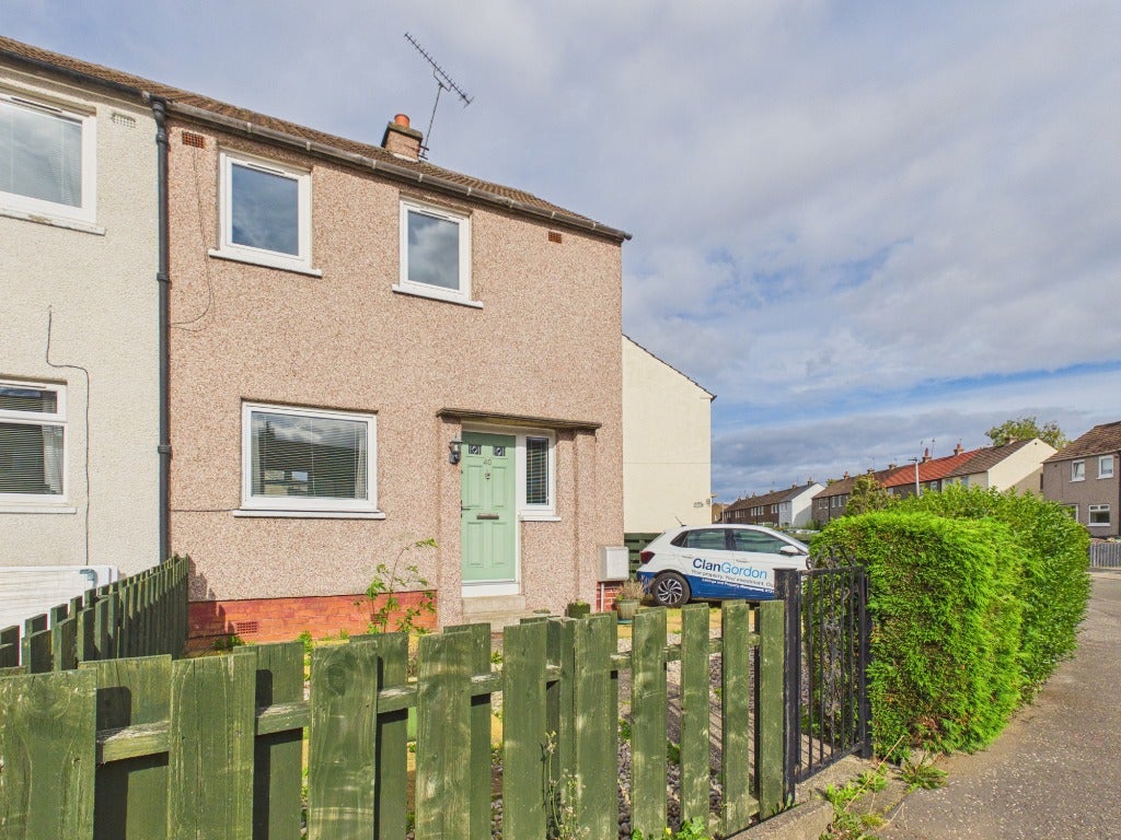 House Broomhall Crescent in City of Edinburgh