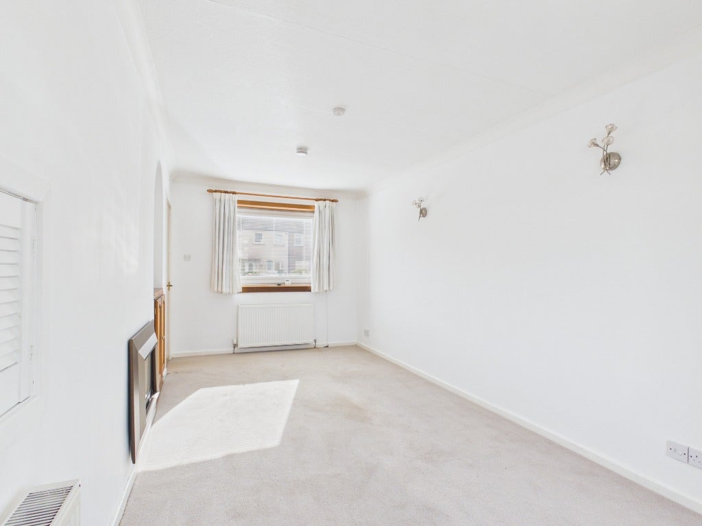 House Broomhall Crescent in City of Edinburgh