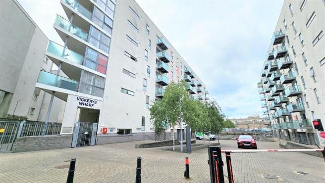 Flat Stainsby Road in Greater London