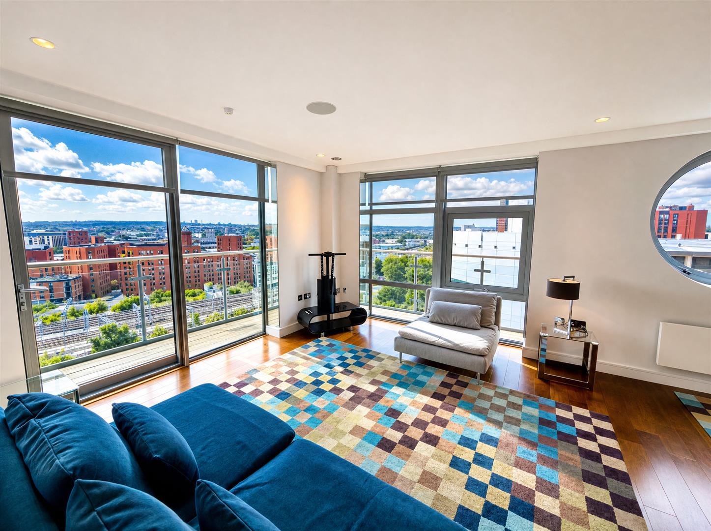 Flat Whitehall Quay in Leeds