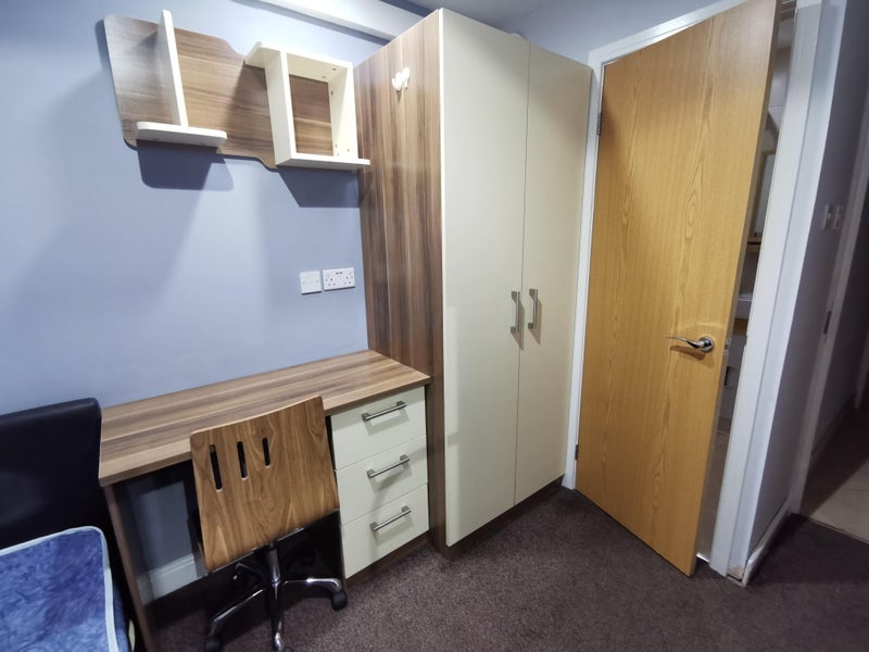 Room Heeley Road in Birmingham