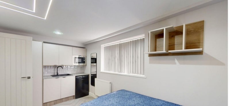Room Heeley Road in Birmingham