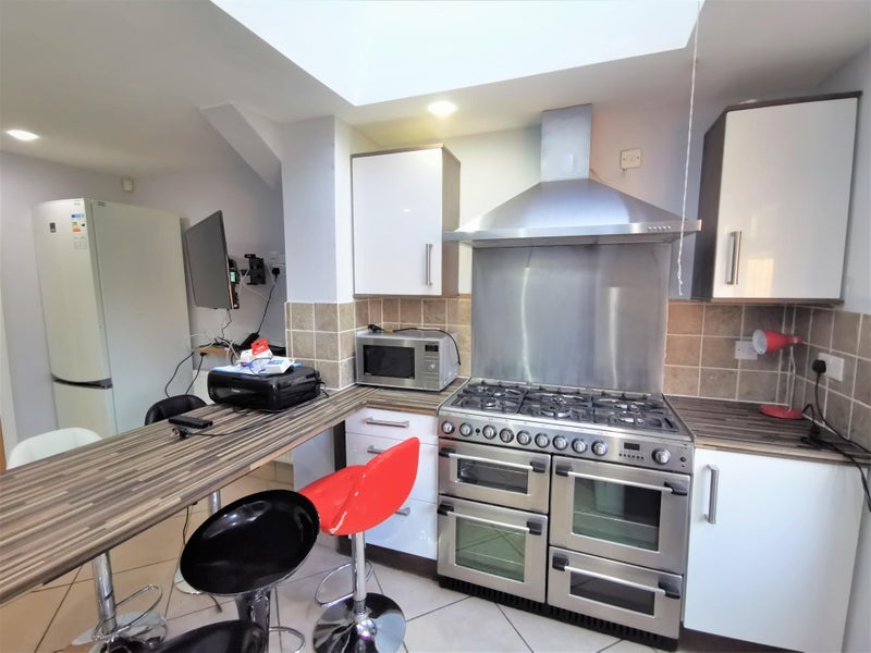 Room Heeley Road in Birmingham