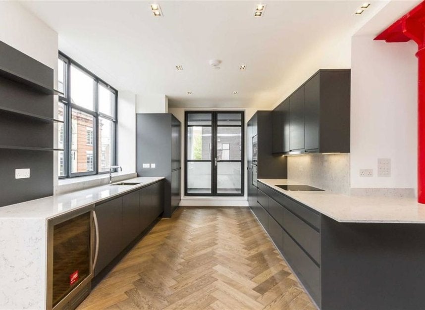 Flat Queen Elizabeth Street in Greater London