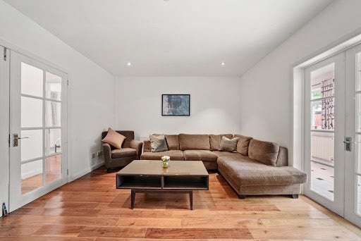 Room Lowfield Road in Greater London