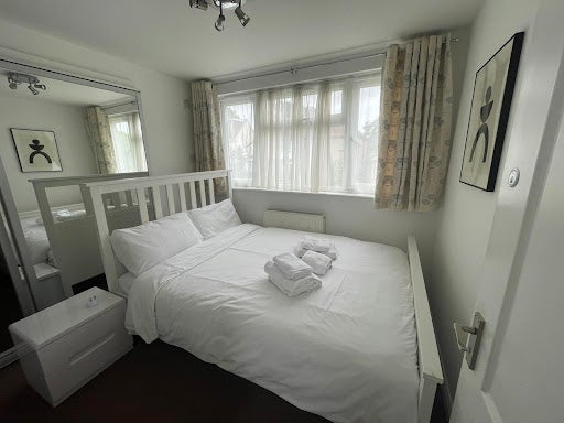 Room Lowfield Road in Greater London