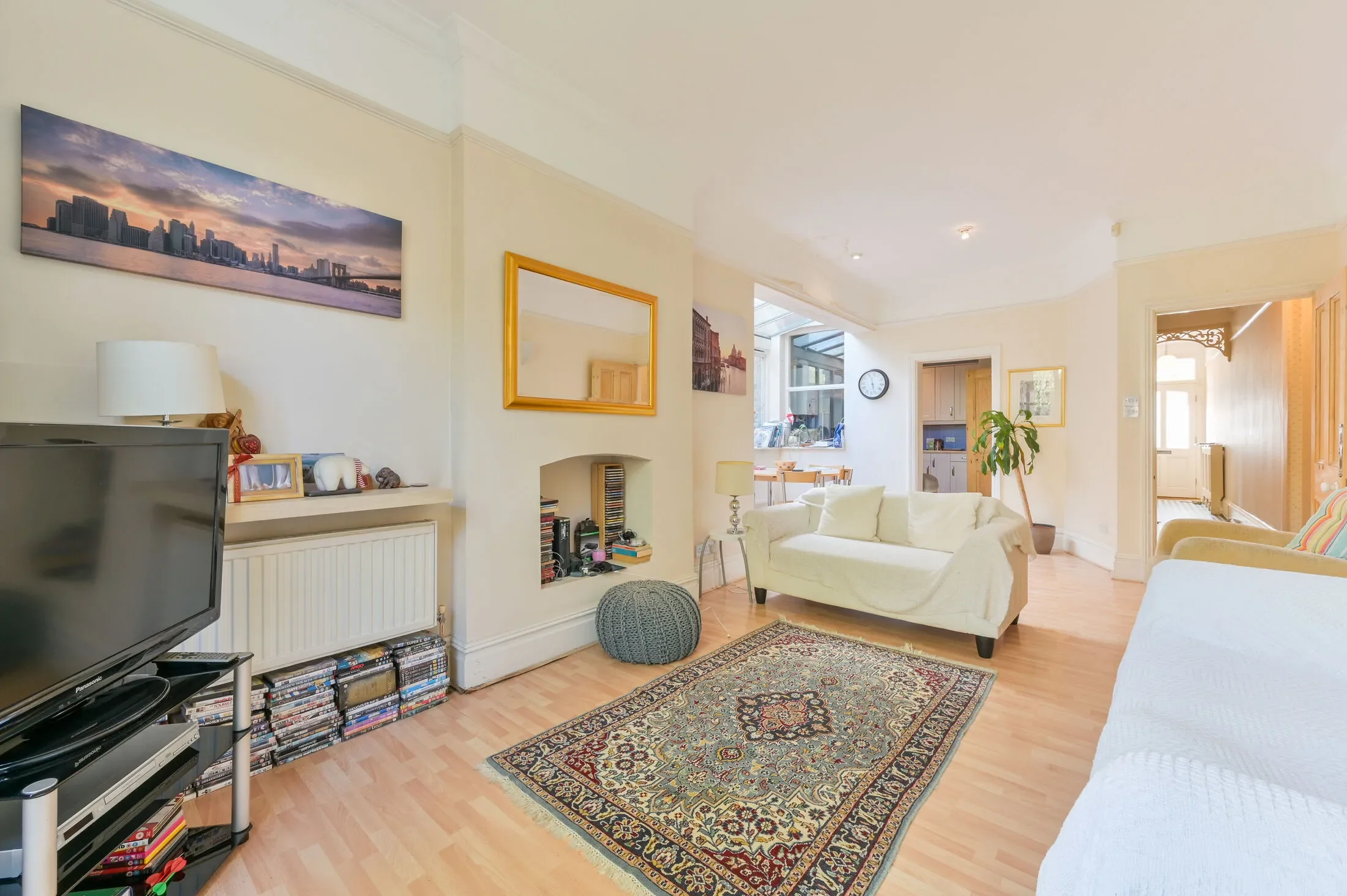 House Julian Avenue in Greater London