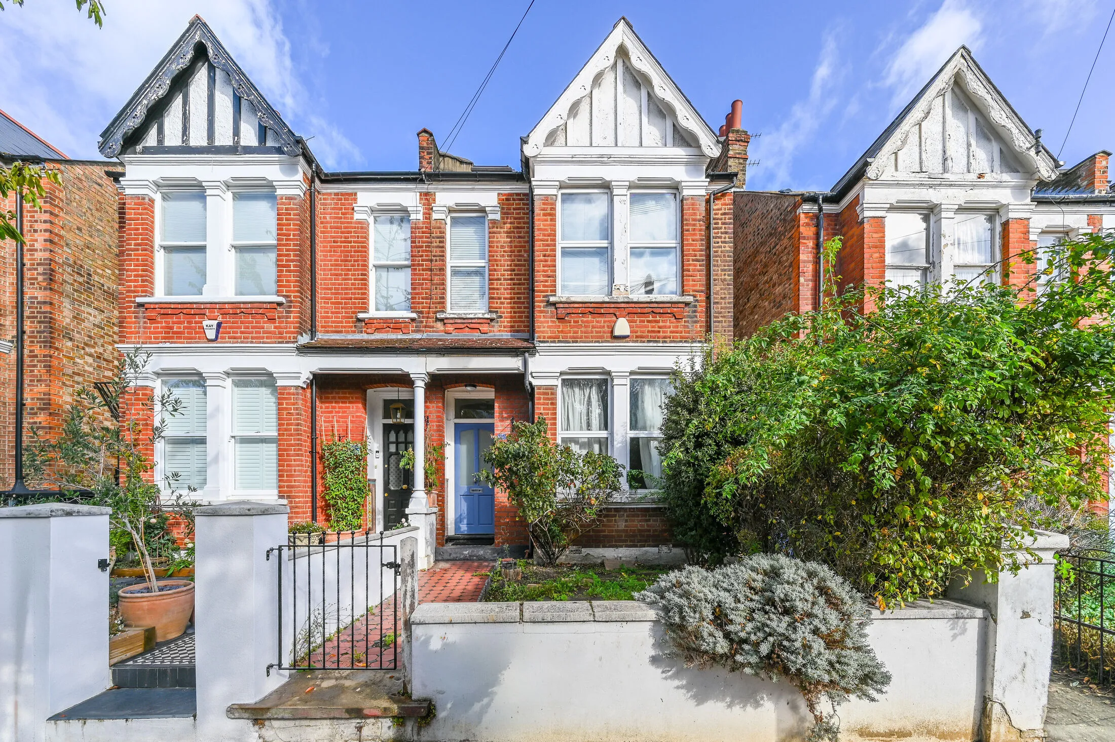 House Julian Avenue in Greater London