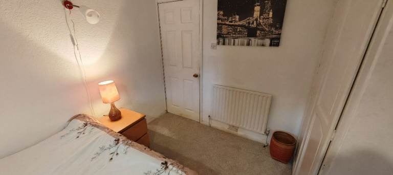 Room Firtree Avenue in Greater London