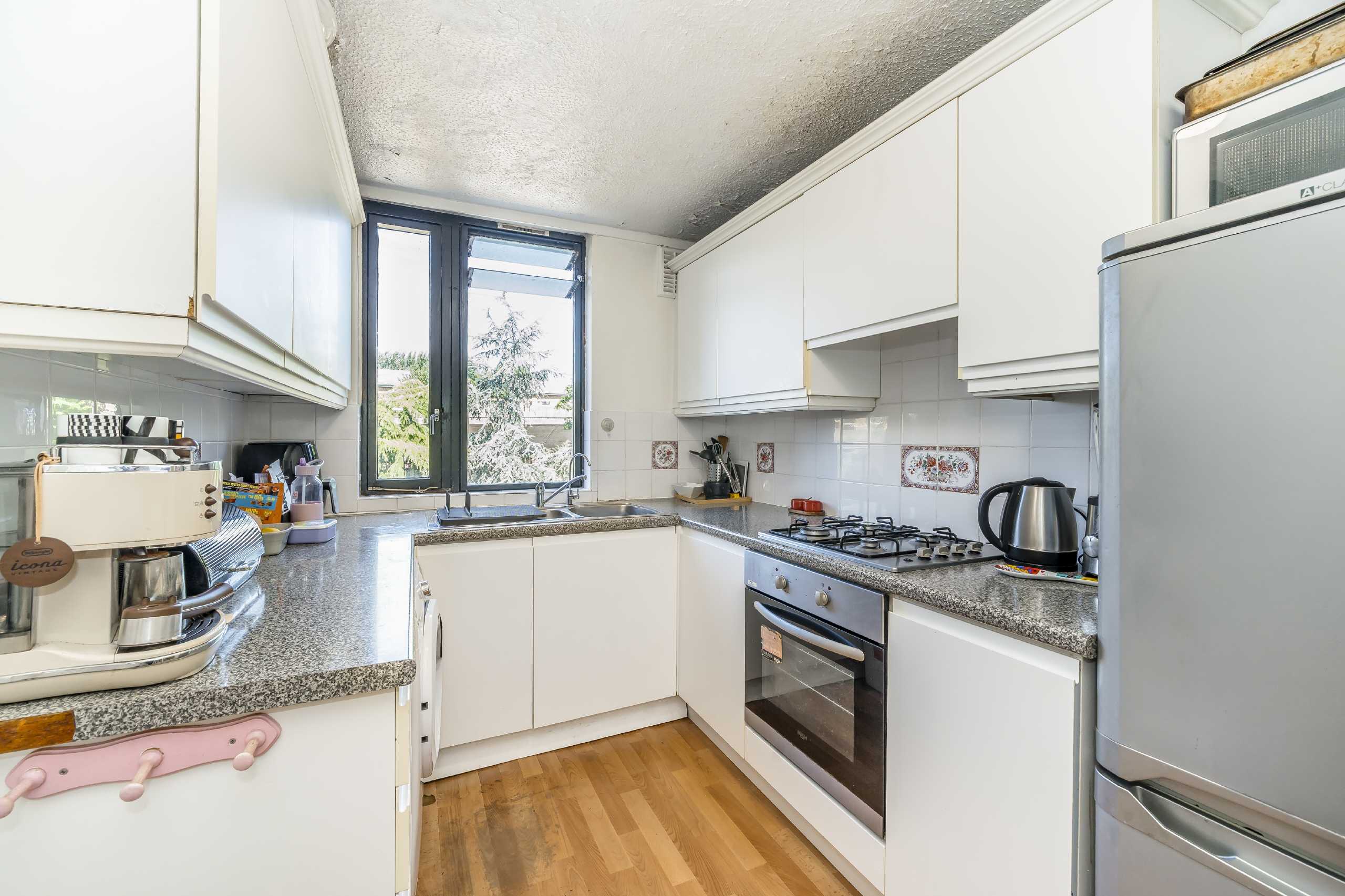 Flat Tavistock Crescent in Greater London
