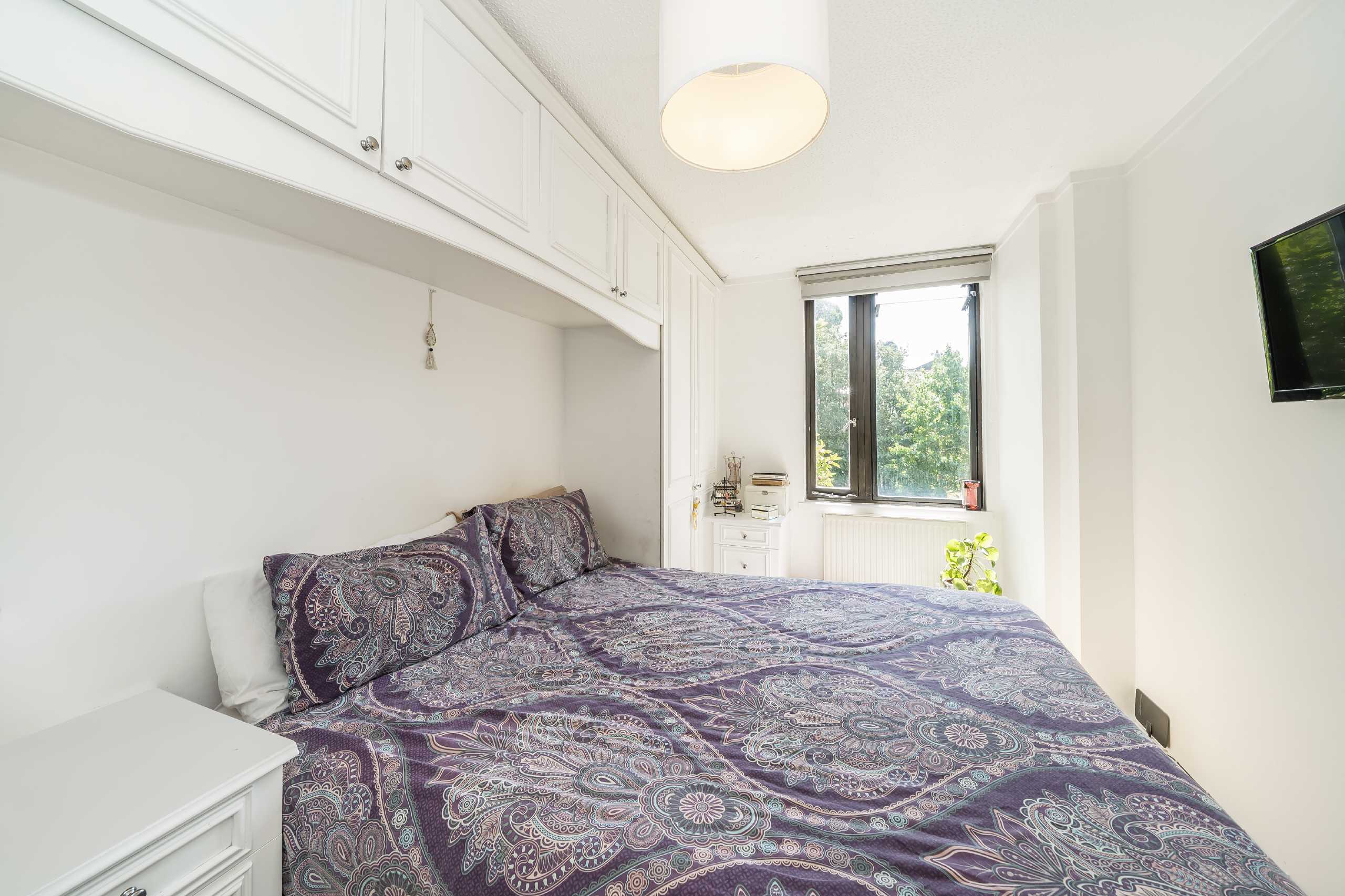 Flat Tavistock Crescent in Greater London