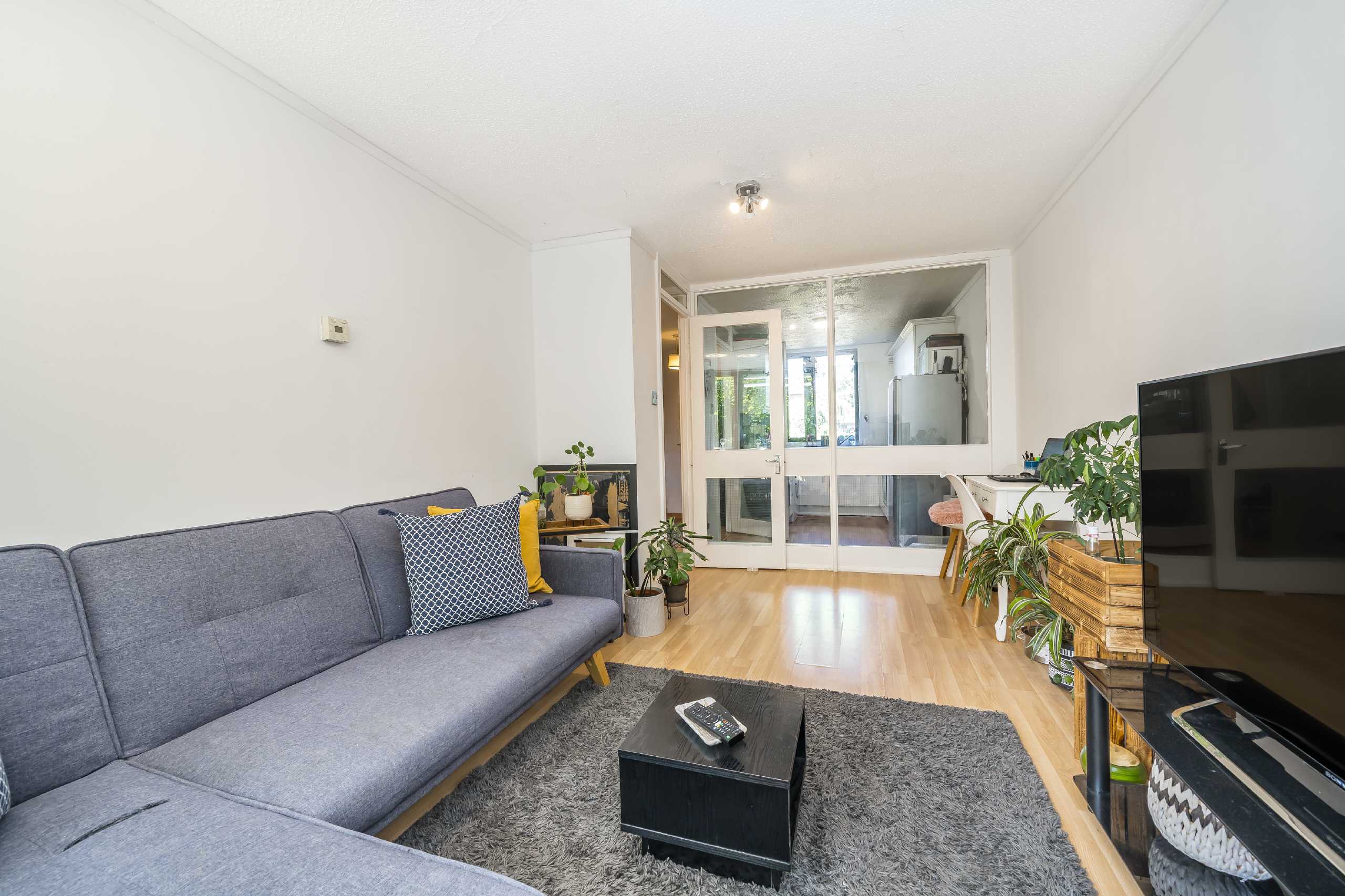 Flat Tavistock Crescent in Greater London