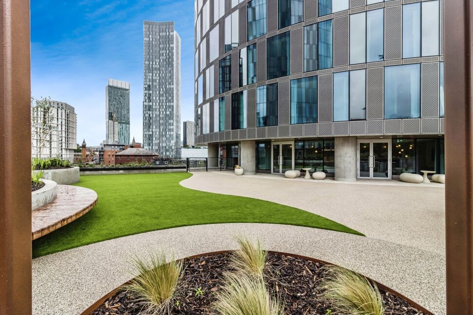 Flat Mancunian Way in Manchester