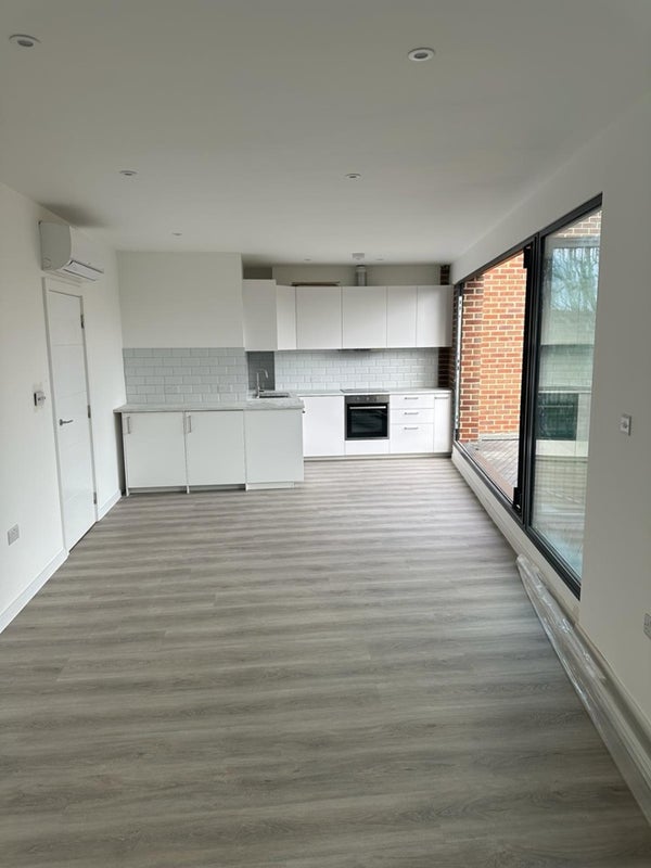 Flat Royston Road in London
