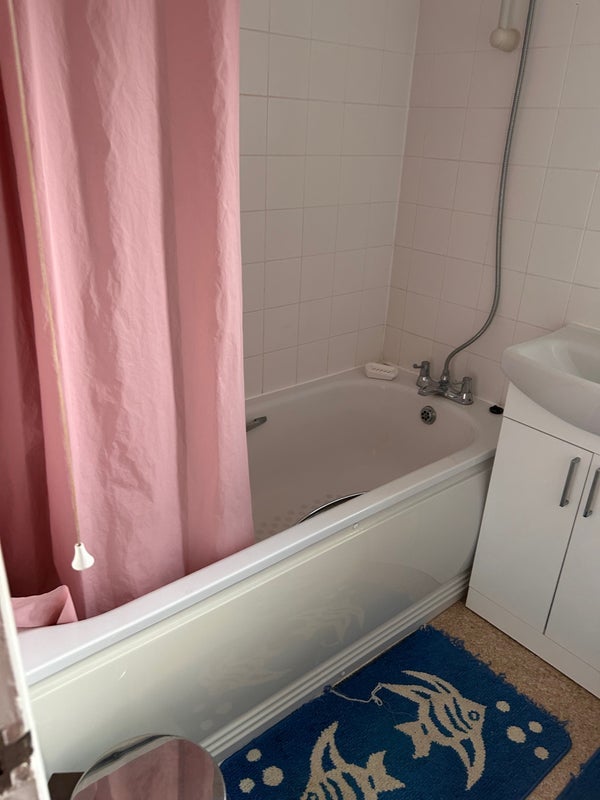 Room Kennedy Road in Greater London