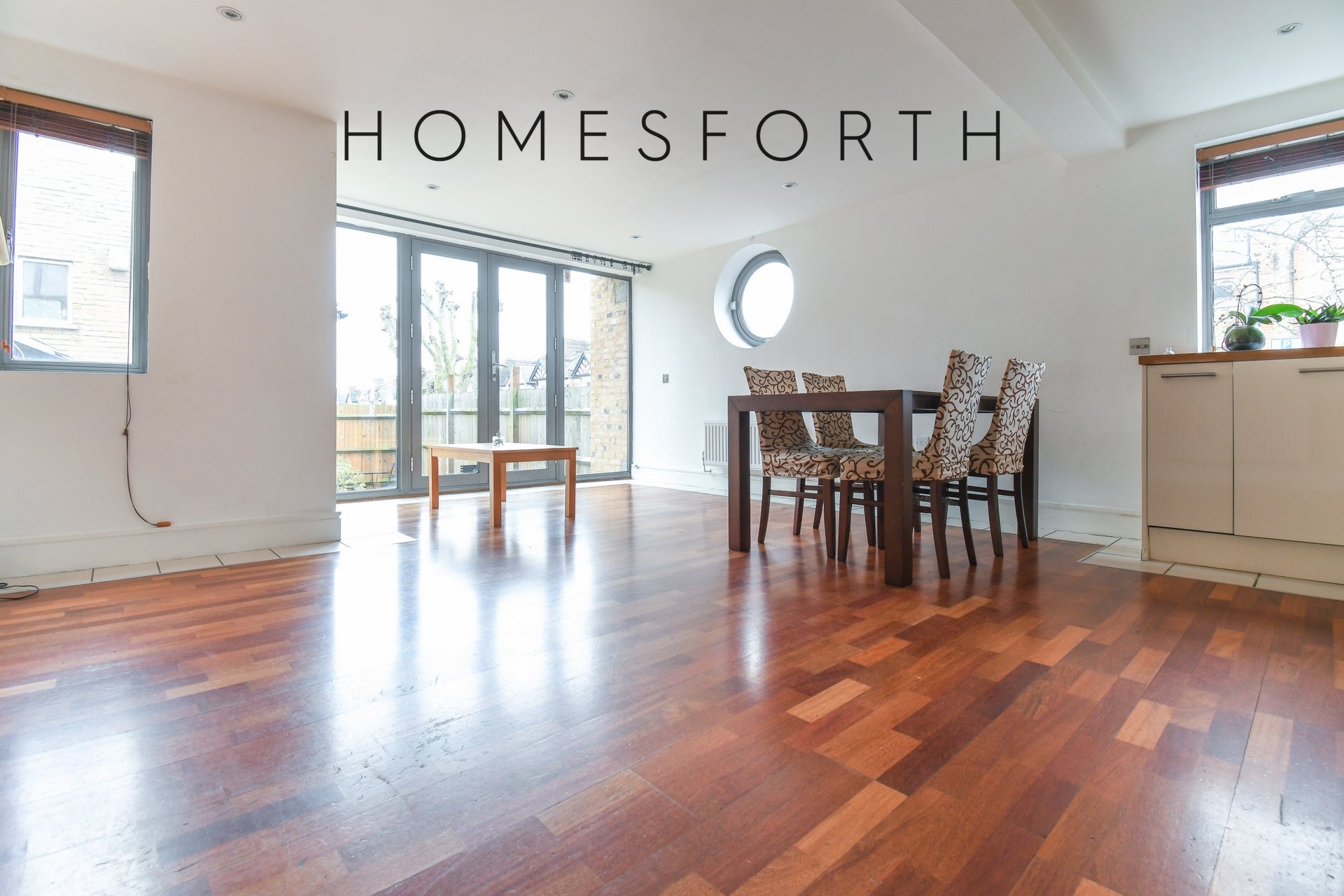 Flat Okehampton Road in Greater London