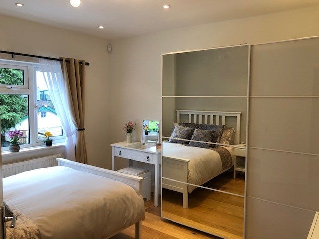 Room Springvale Avenue in Greater London