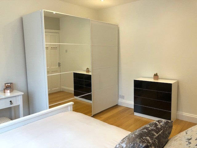 Room Springvale Avenue in Greater London