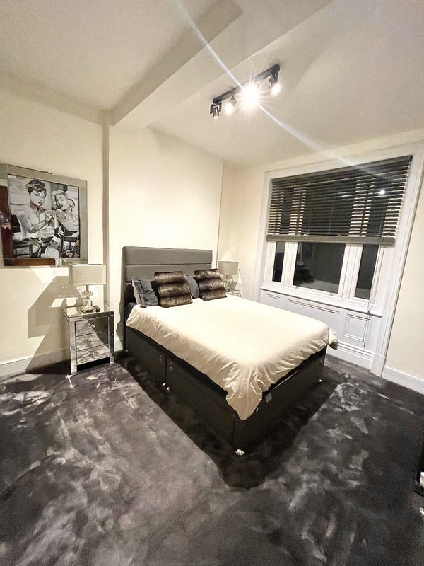 Room Deptford Broadway in Greater London