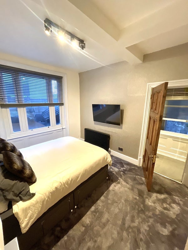 Room Deptford Broadway in Greater London