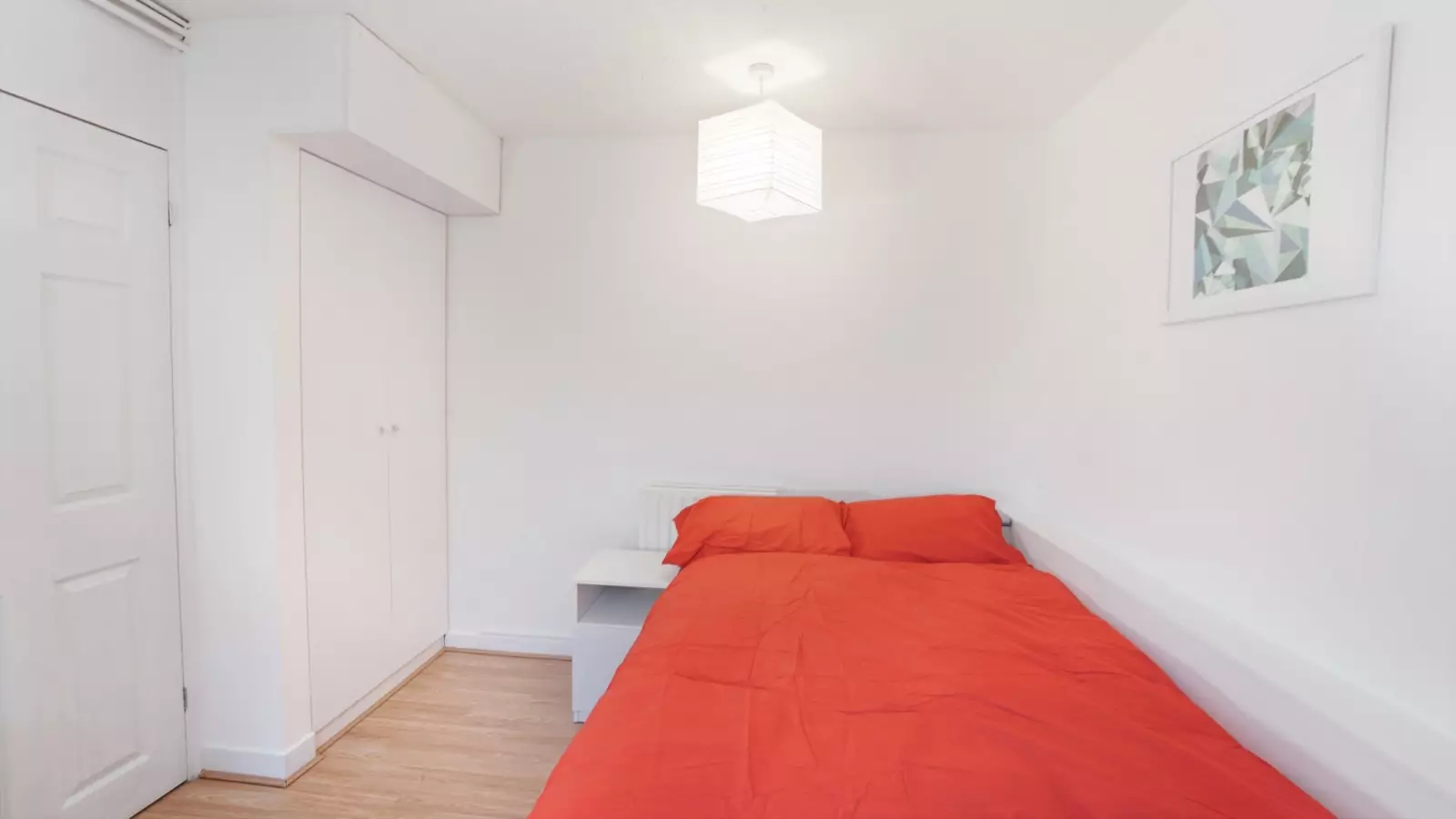 Flat Hind Grove in Greater London