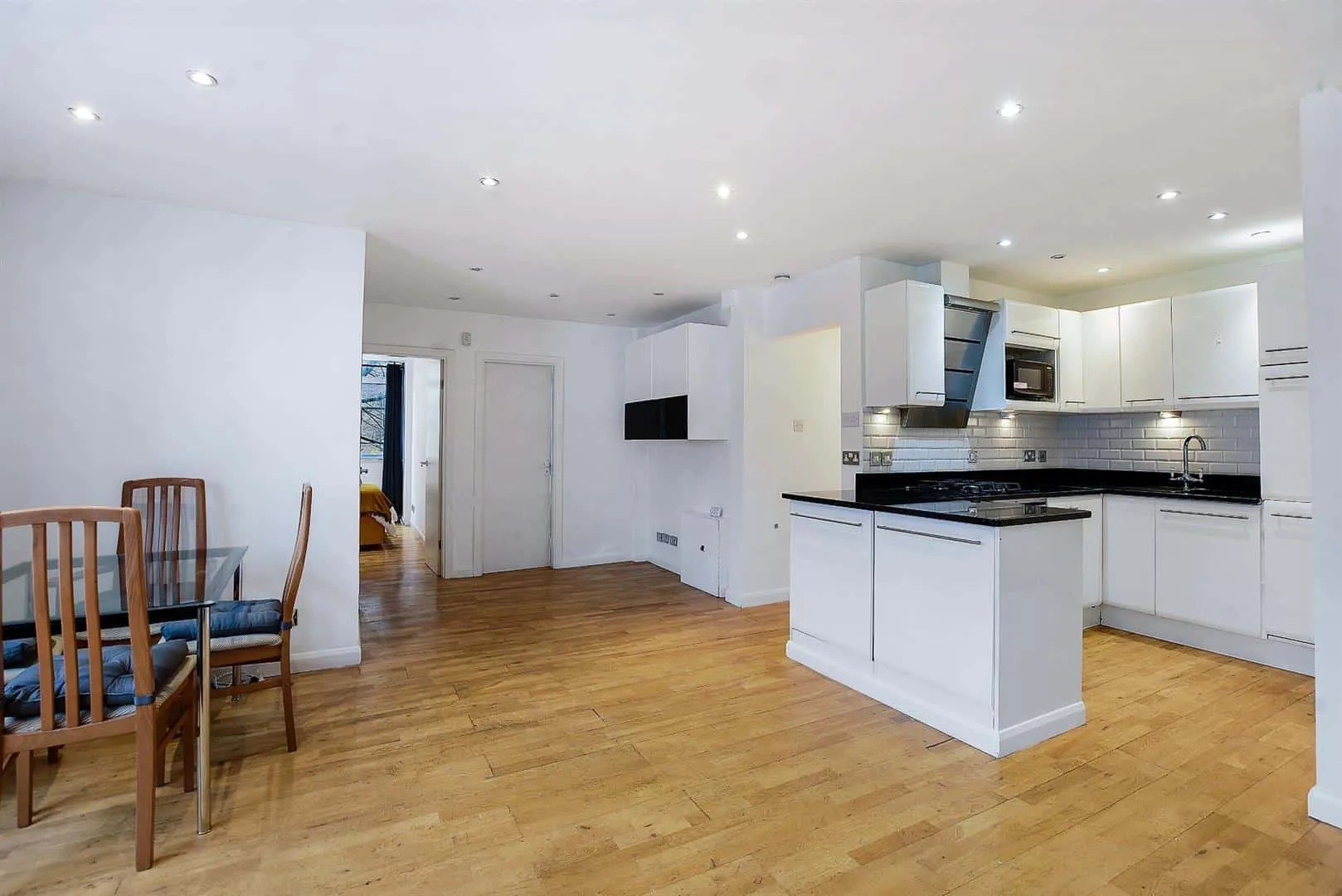 Flat Handel Street in Greater London