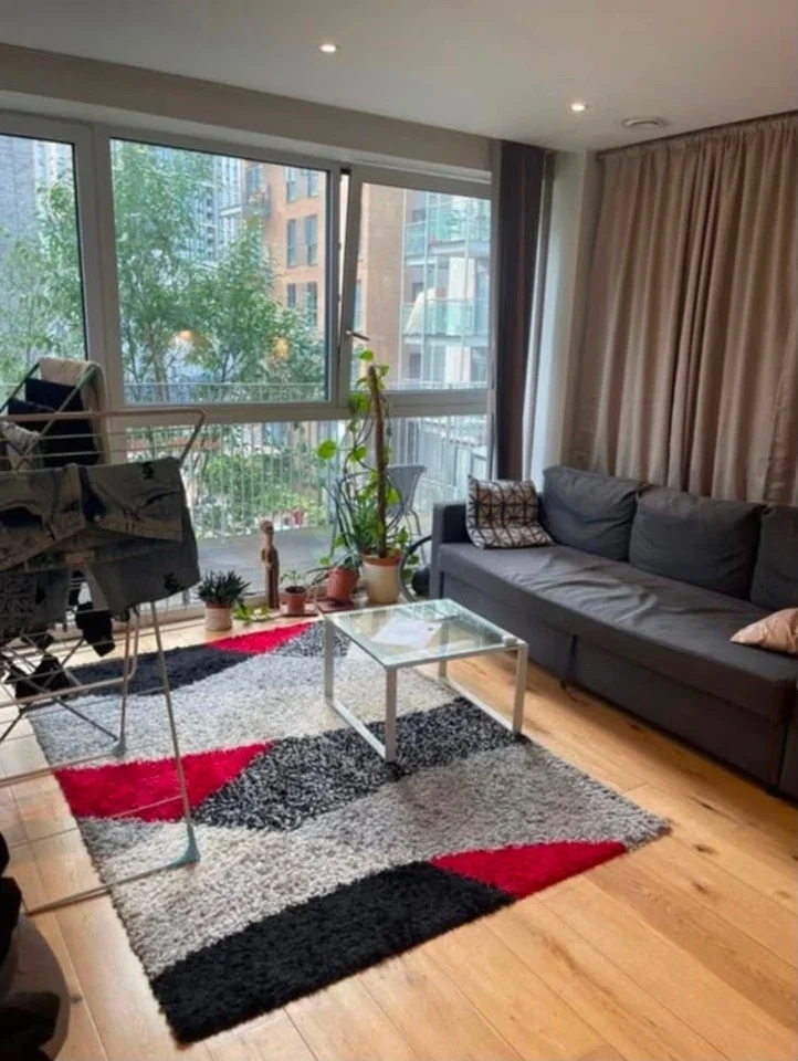 Room Hoy Street in Greater London