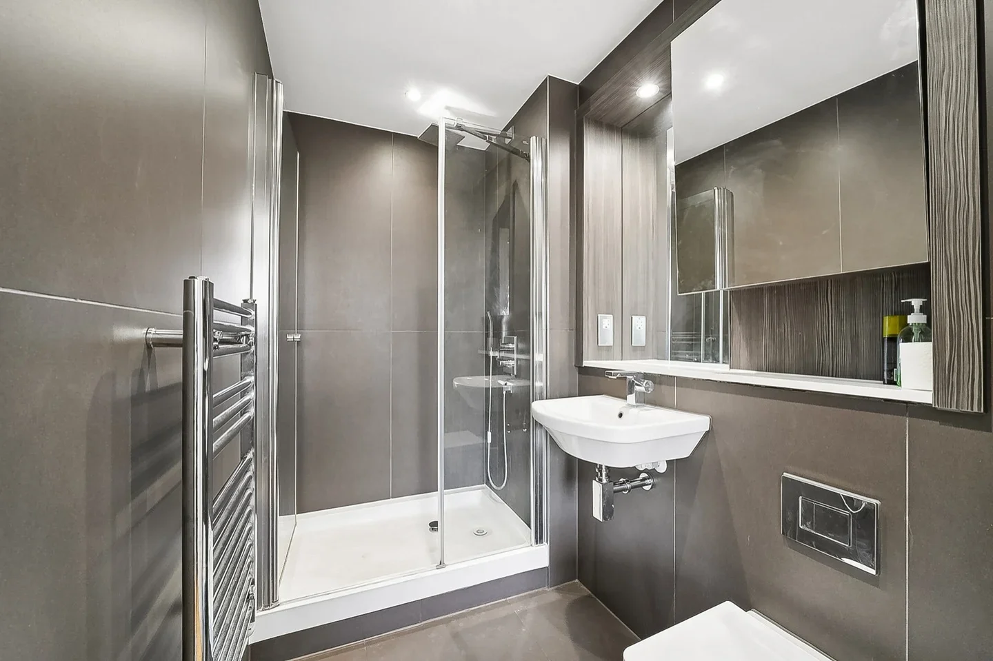 Flat Balfour Road in Greater London
