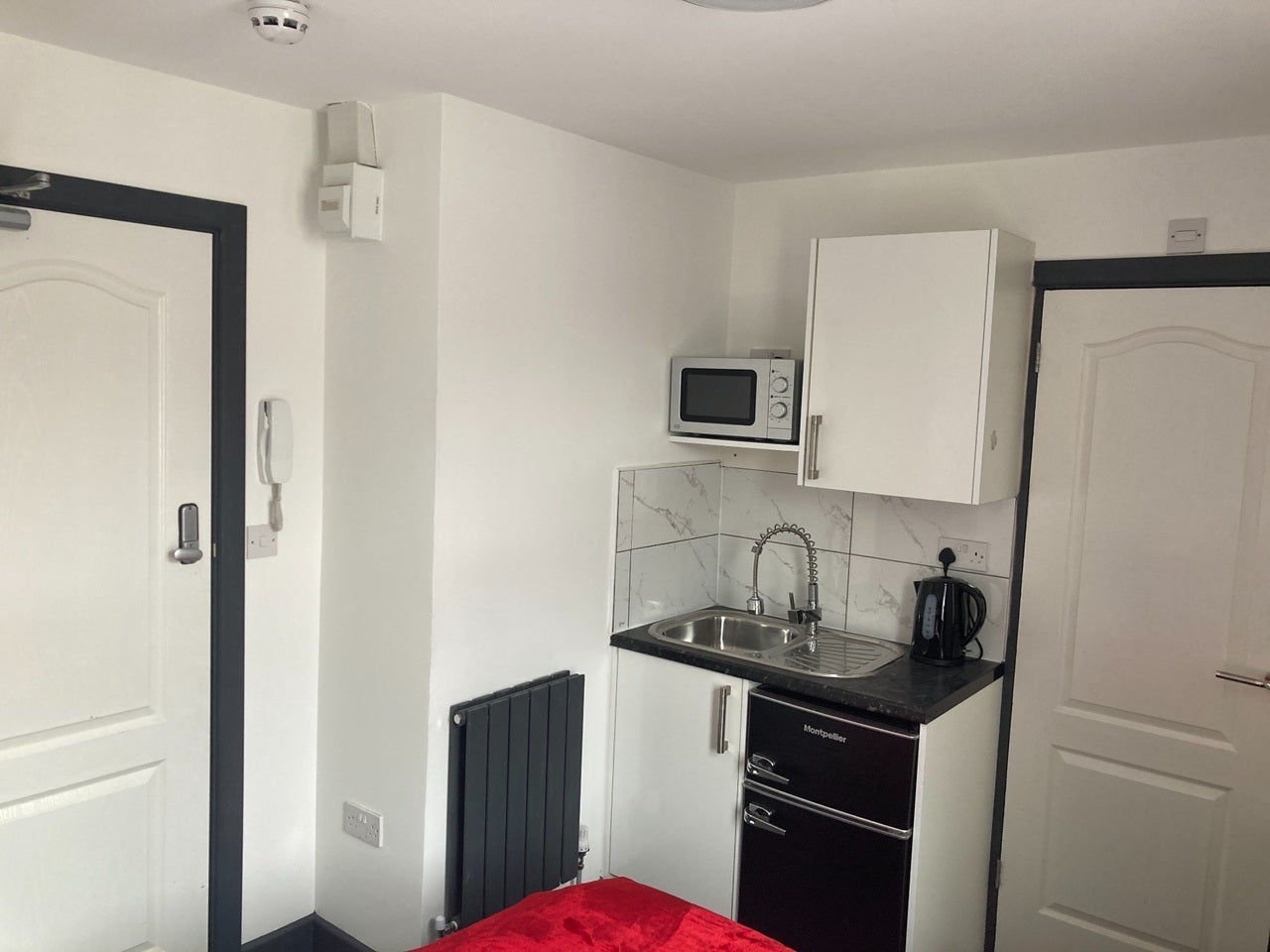 Room Winnock Road in Greater London