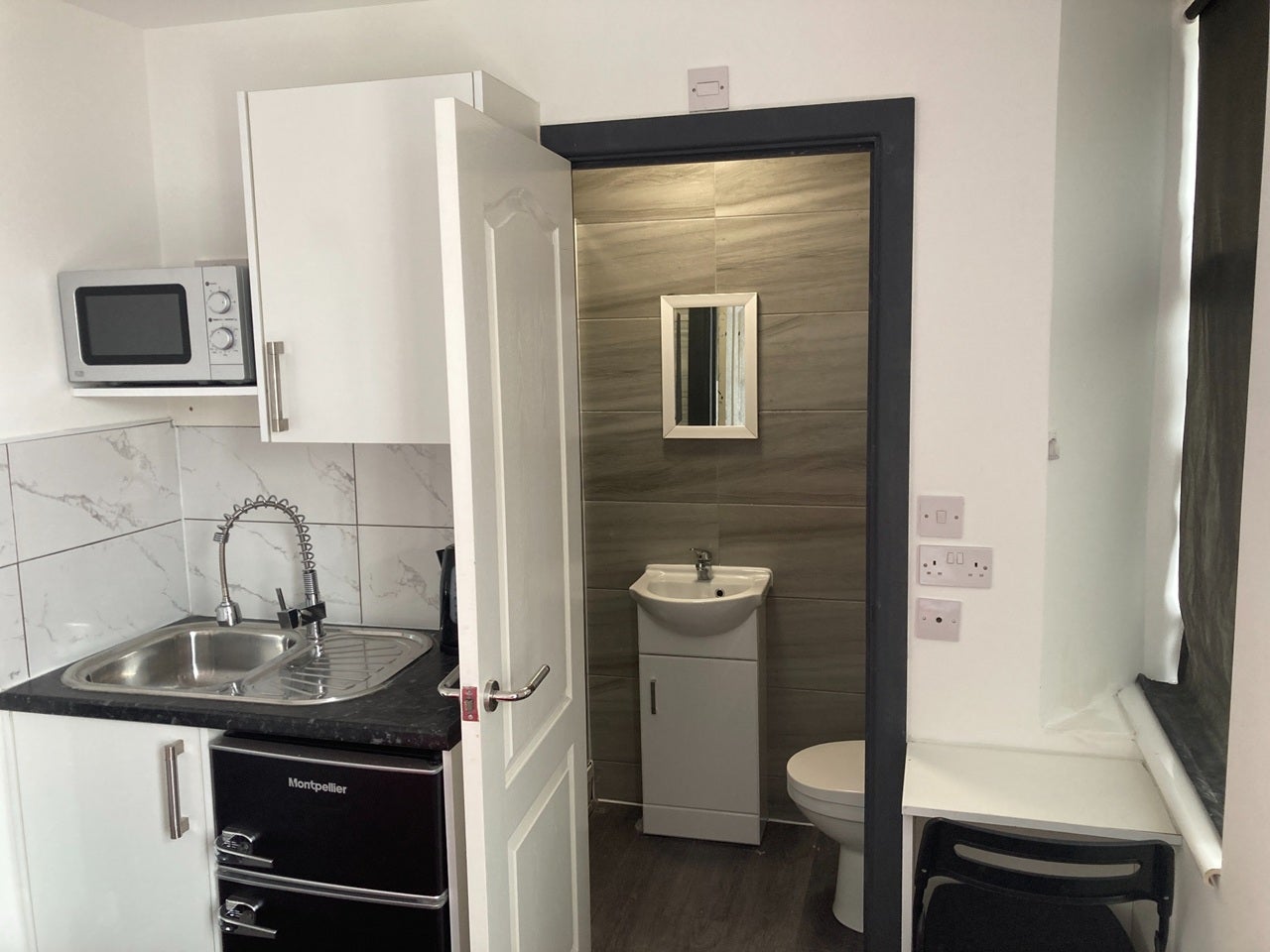 Room Winnock Road in Greater London