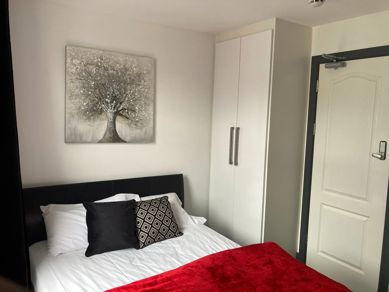 Room Winnock Road in Greater London