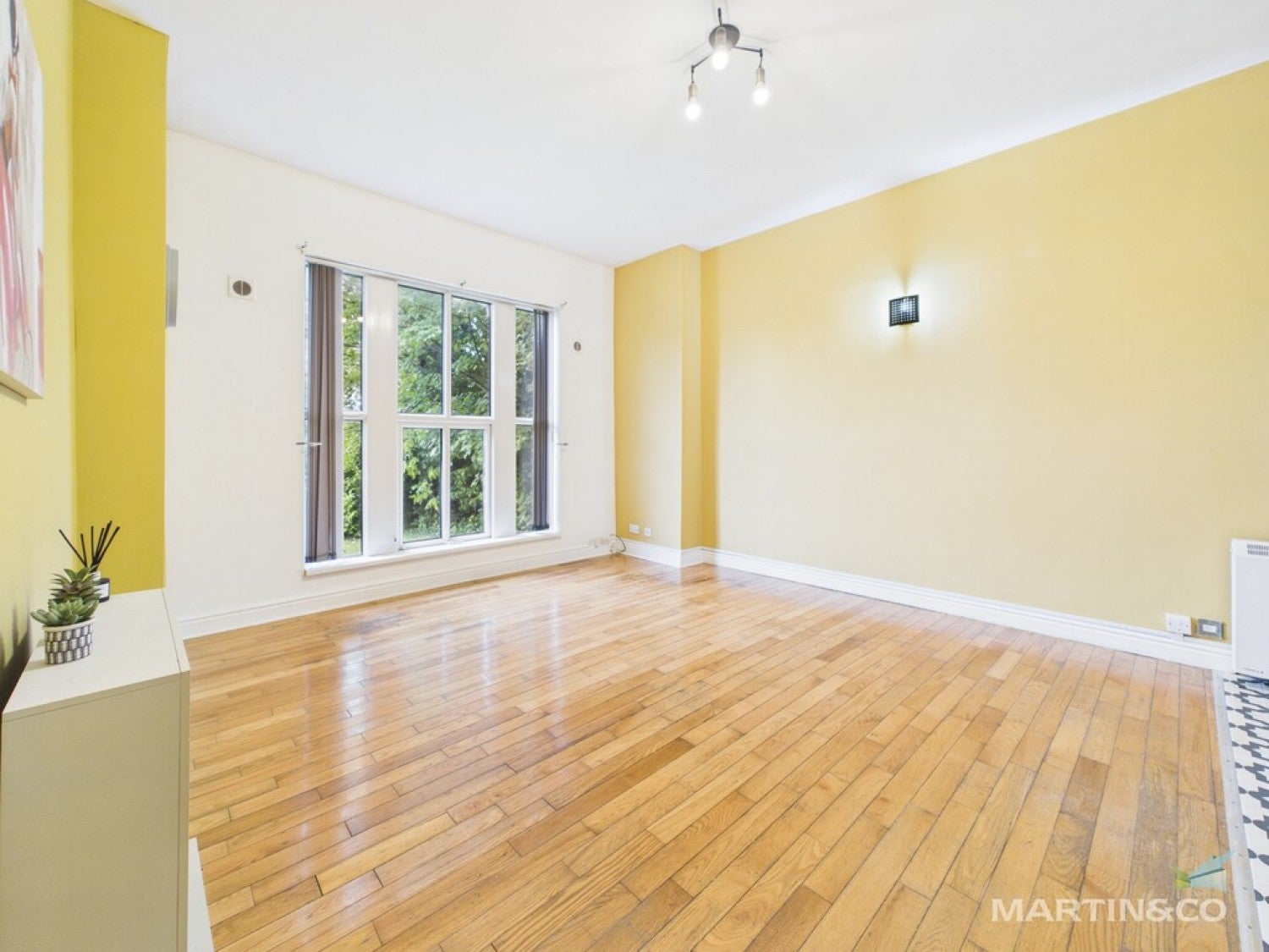 Flat Woodland Road in Bebington