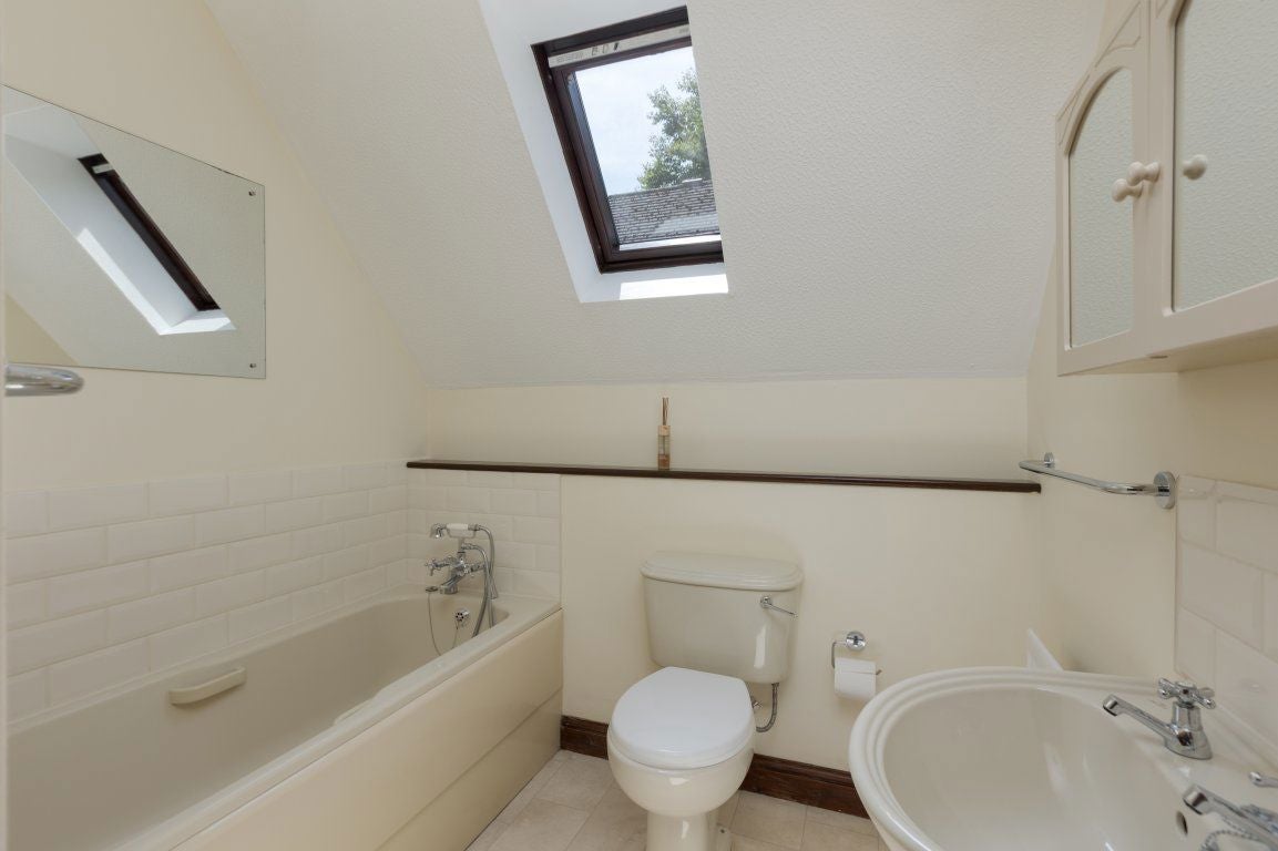 House Hollybush Close in Sevenoaks