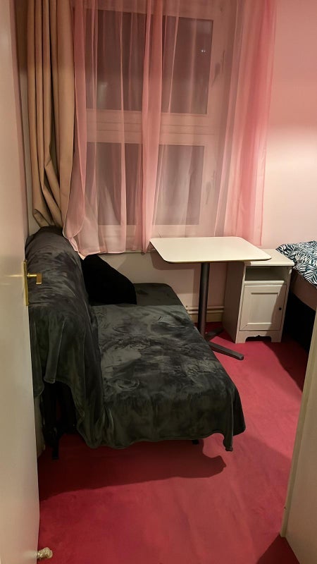 Room Bishops Way in Greater London