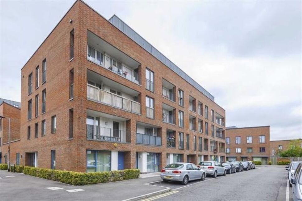 Flat Hastings Road in Greater London