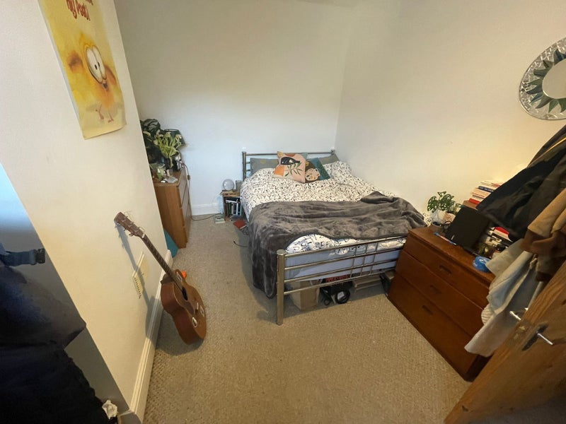 Room Luckwell Road in Bristol