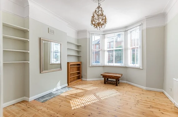 Flat Leigham Vale in Greater London