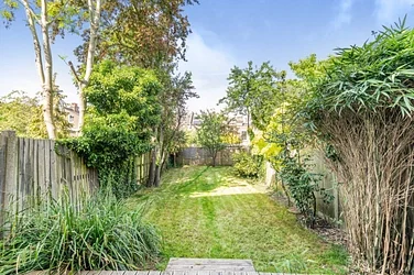 Flat Leigham Vale in Greater London