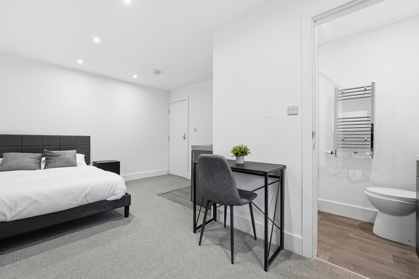 Room Henry Street in Crewe