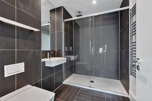Flat Watlington Street in Reading