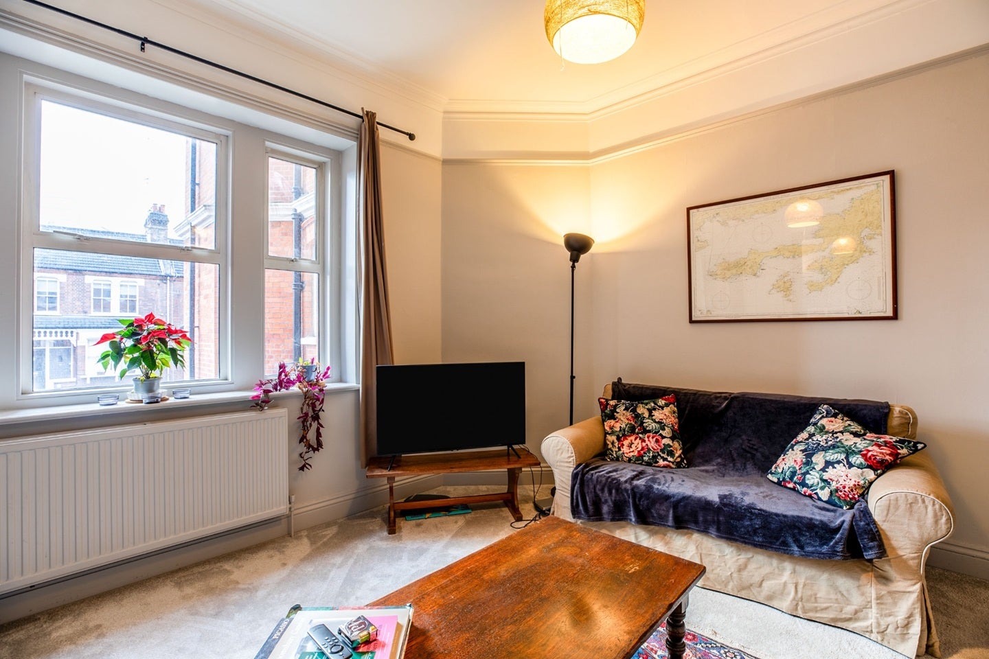 Flat Lurline Gardens in Greater London