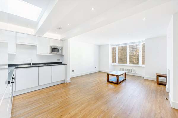 Flat Ealing Green in Greater London