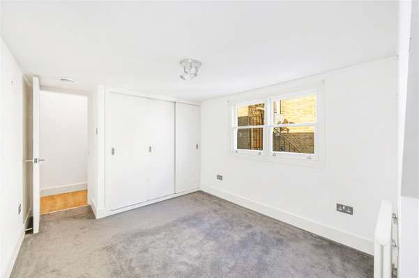 Flat Ealing Green in Greater London