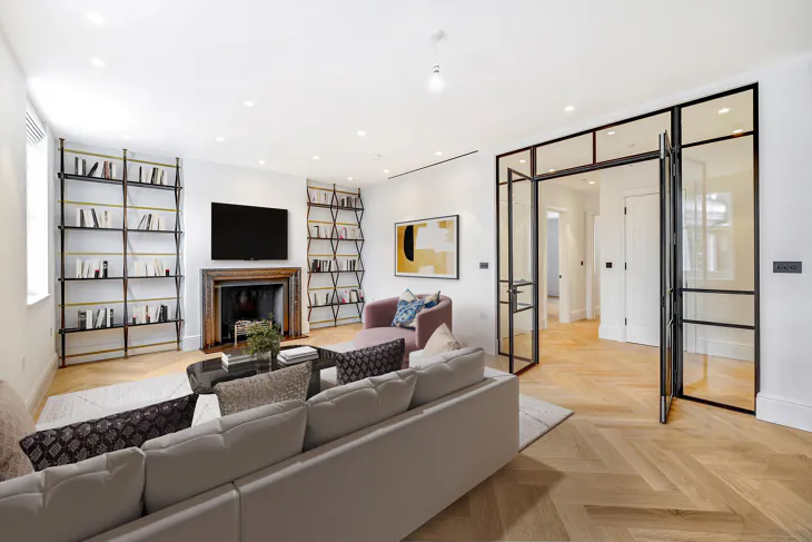 Flat Tryon Street in Greater London